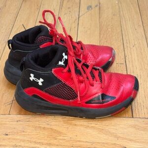 Size 2 UNDER ARMOUR RED + BLACK YOUTH LOCKDOWN BASKETBALL SHOES HIGH TOPS